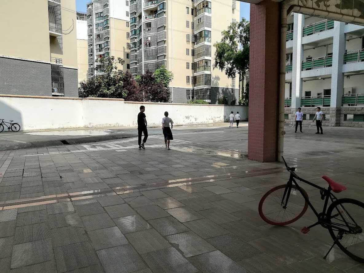 停课前的课间